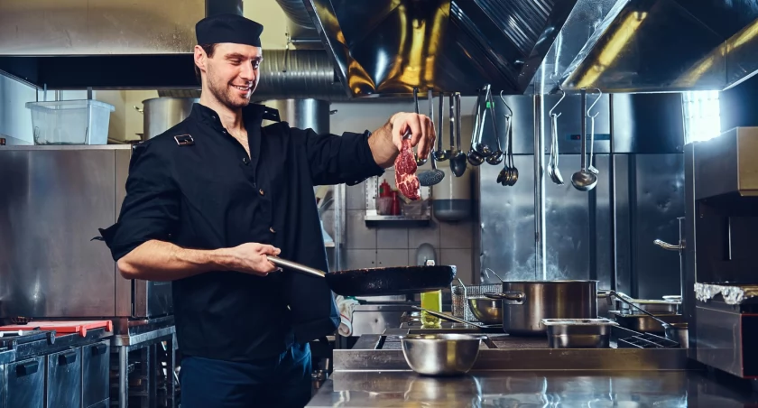 Jakie jest niezbędne podstawowe wyposażenie lokalu gastronomicznego?