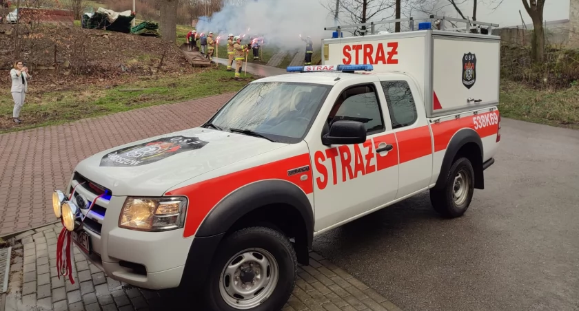Strażacy z Targoszowa powitali nowy samochód (wideo) 