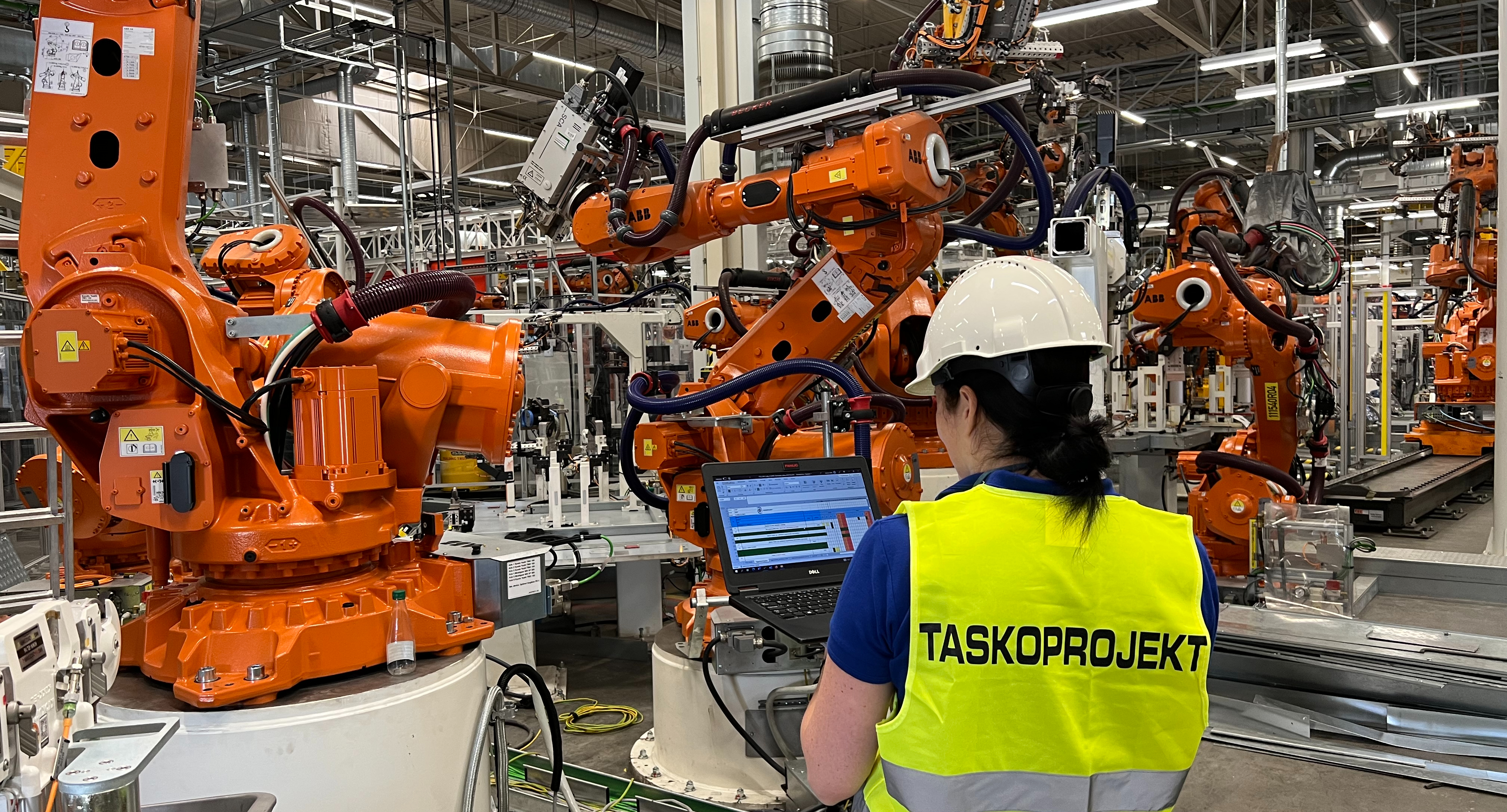 Jak automatyzacja produkcji wpływa na bezpieczeństwo pracowników?