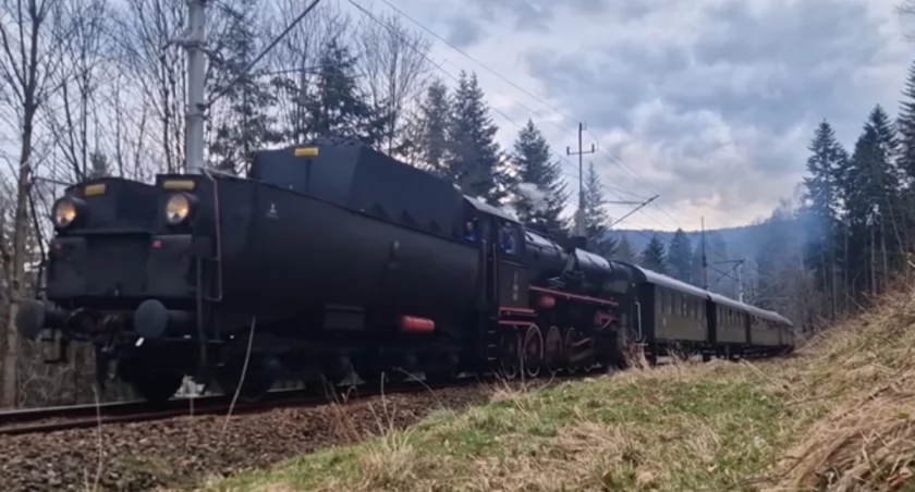 Pociąg retro zagościł w powiecie suskim. Ale jeszcze powróci (video)