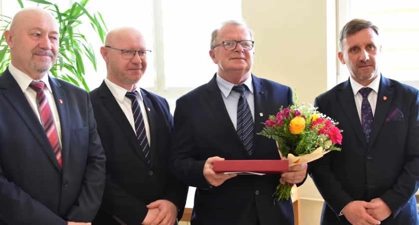Stanisław Bednarz z nagrodą Starosty Suskiego