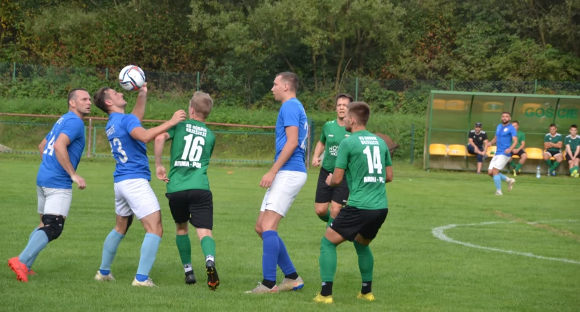 Piłkarska sobota: Tempo i Naroże po trzecie zwycięstwo, derby Zawoi na neutralnym gruncie, wyjazdowa inauguracja B-klasowców