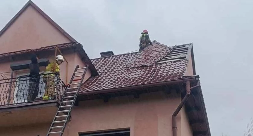 Juszczyn: Wiatr uszkodził dach 