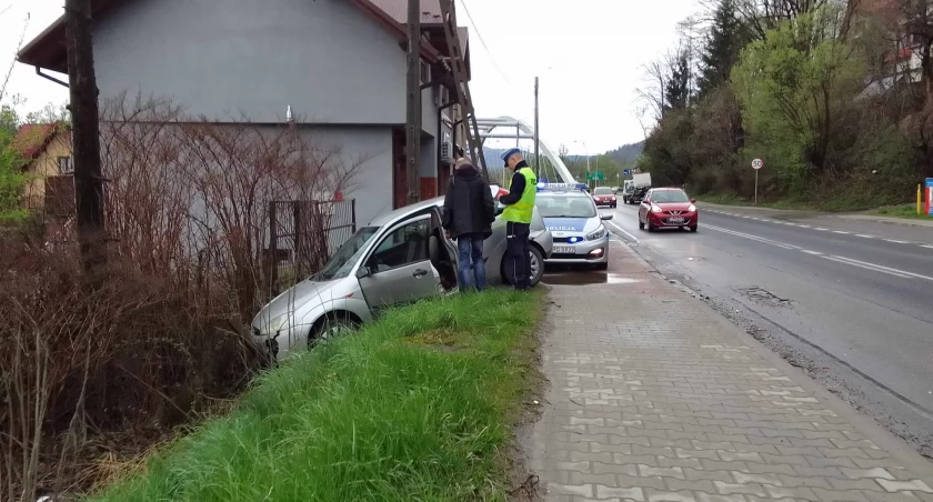 Zderzenie dwóch samochodów na ulicy Makowskiej 