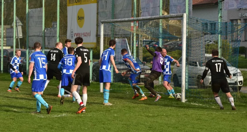 Piłkarski weekend: Hit w Juszczynie, hit w Makowie, Żuraw trzyma kciuki za Naroże, Jordan do poprawki oraz dwumecz Żmudki z Gąstałą w jedno popołudnie