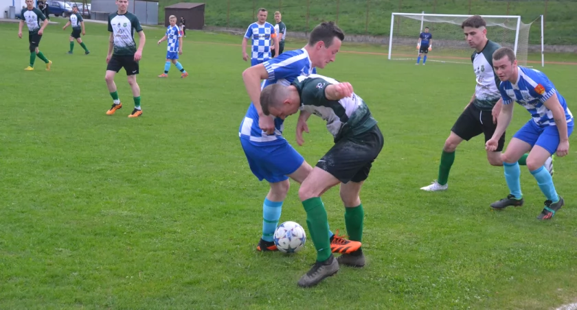 A-KLASA: BCS wybrnął z kłopotów, hattrick Sroki, Dąb nie pozostawił Strzelcowi złudzeń