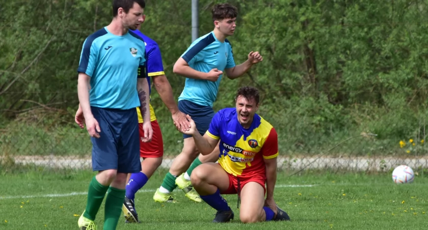 B-KLASA WADOWICKA: Garbarz zdobywa stadion Sosnowianki, Tempo i Świt zaskakują in plus, pierwsza wyjazdowa, wiosenna zdobycz Gromu