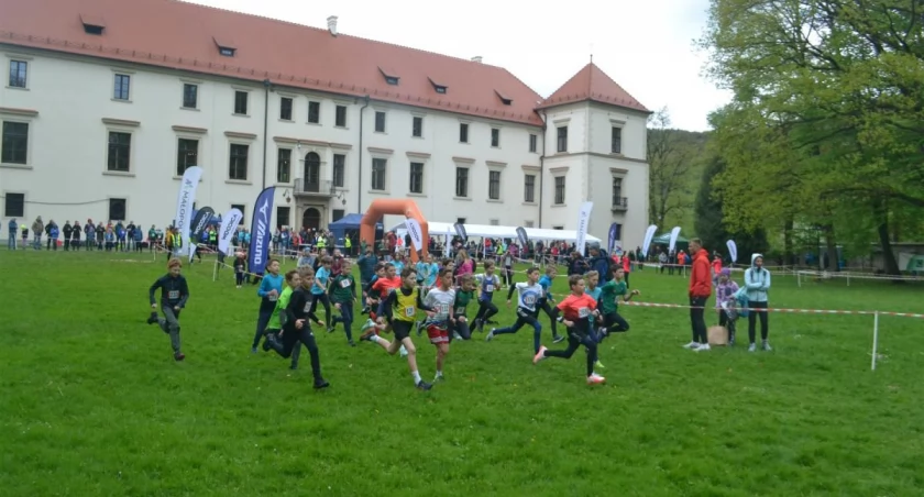 (FOTO, VIDEO) Bieganie po parku zamkowym - za nami Grand Prix w Biegach Przełajowych w Suchej Beskidzkiej
