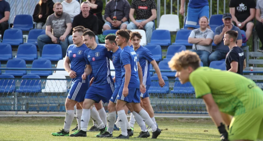 (VIDEO) V-LIGA: Hat-trick Basiury, dwa gole Wydry i lider z Pcimia rozłożony na łopatki