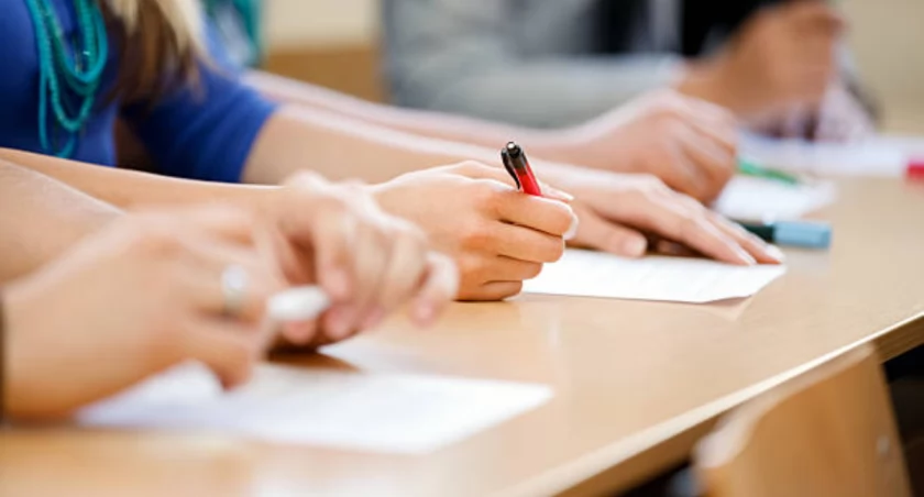 Ósmoklasiści zaczynają trzydniowy maraton ezgaminów, których nie można nie zdać