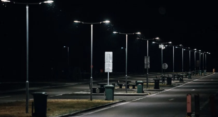 Rodzaje lamp ulicznych – przegląd rodzajów w kontekście oświetlenia ulicznego i drogowego opartego na technologii LED