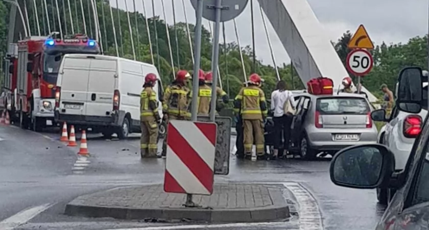 Kraksa na feralnym skrzyżowaniu. To będzie koszmarne popołudnie w Suchej Beskidzkiej (aktualizacja)