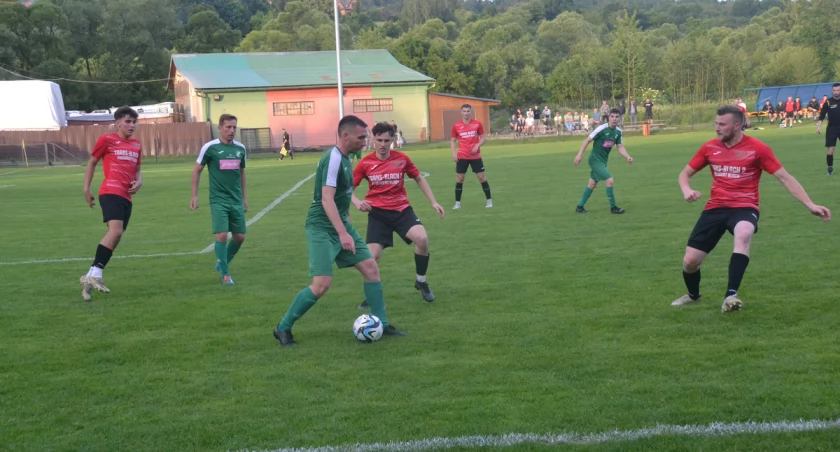 OKRĘGÓWKA CHRZANOWSKA: Remontada Naroża w Luszowicach. Odblokowany Żuraw, Górny w zastępstwie Stuglika. Babia Góra nie zaskoczyła