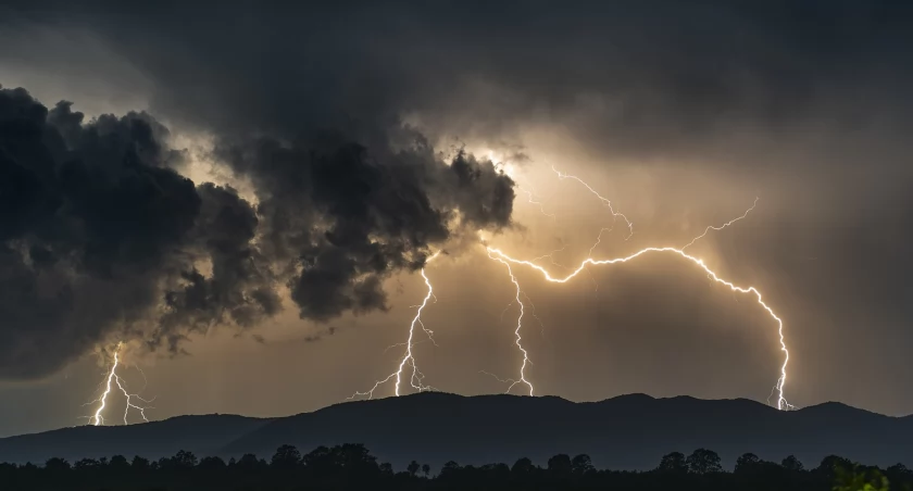 Synoptycy ostrzegają! Znowu może mocno zagrzmieć 