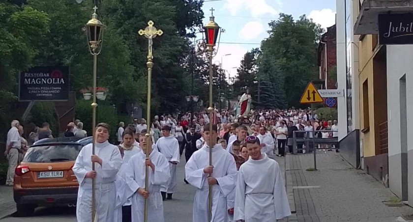 Sucha Beskidzka: Ulicami miasta przeszła procesja Bożego Ciała (zdjęcia)