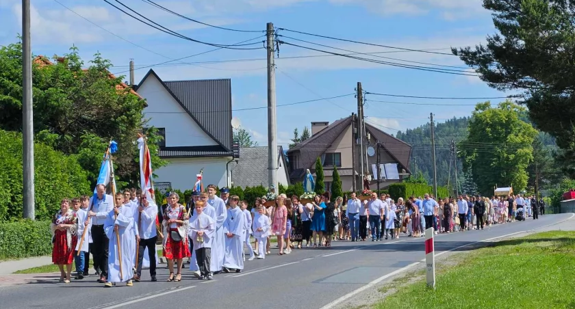 Białka: Przeszła procesja Bożego Ciała (zdjęcia i video)
