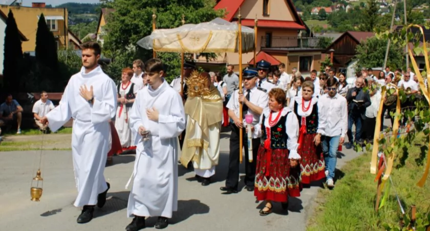 Procesja Bożego Ciała w Budzowie (zdjęcia)