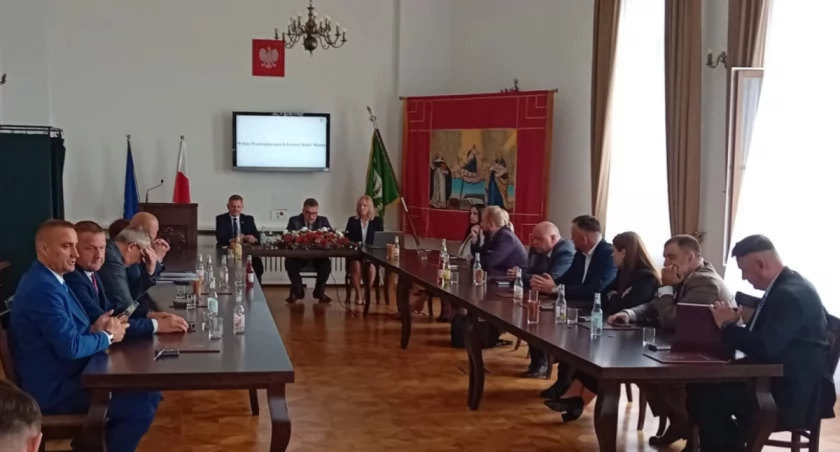 Jordanów: Kontrowersje wokół używania telefonów komórkowych przez radnych 