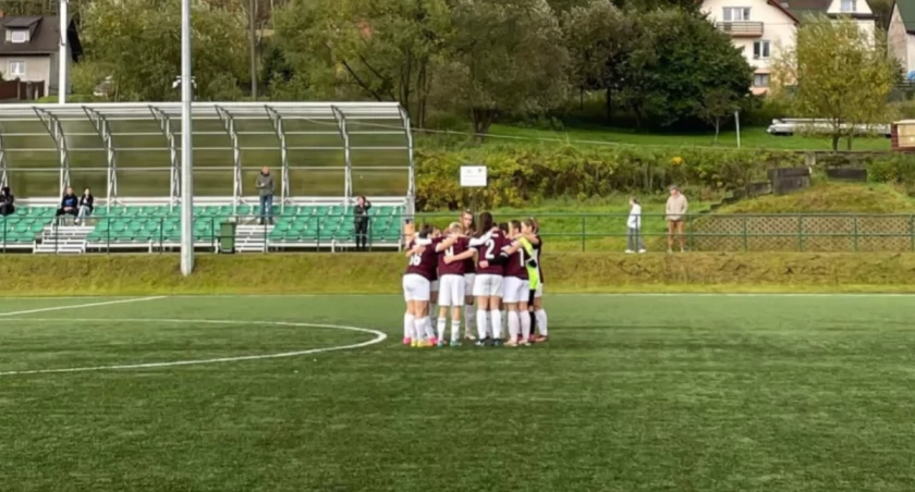 IV-LIGA: Ladies odwróciły role. Teraz to one gromią, a Magda Howińska zdobywa osiem goli