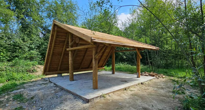 Nowa wiata na miejscu piknikowym w Makowie Podhalańskim