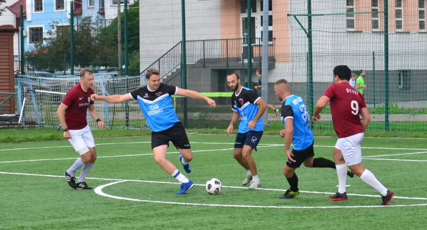 Została walka o miejsca dwa i trzy, no i wielkie derby Suchej Beskidzkiej! 