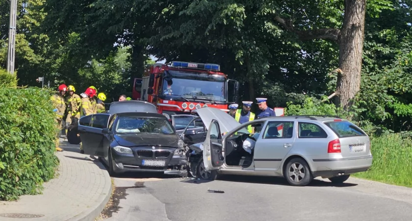 Wypadek w Juszczynie: Dwie osoby są poszkodowane