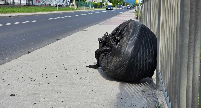 Pęknięta opona mogła spowodować tragedię! 