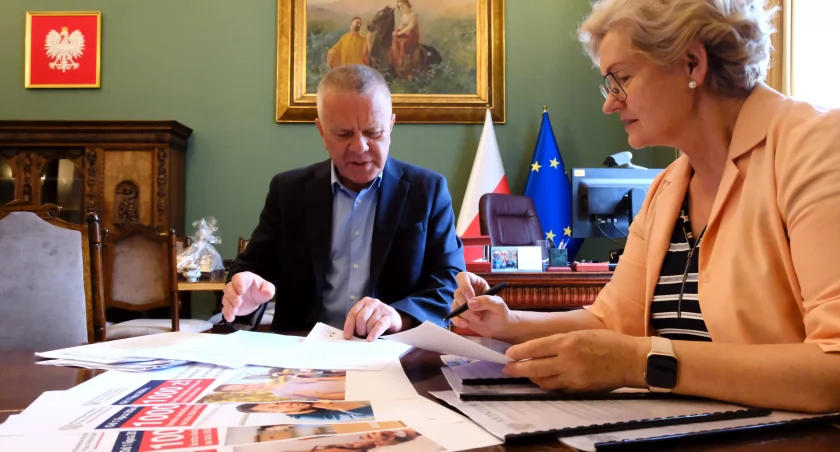 Dodatki do wynagrodzeń dla pracowników pomocy społecznej, pieczy zastępczej i opieki nad dziećmi do lat 3. Nowe programy rządowe