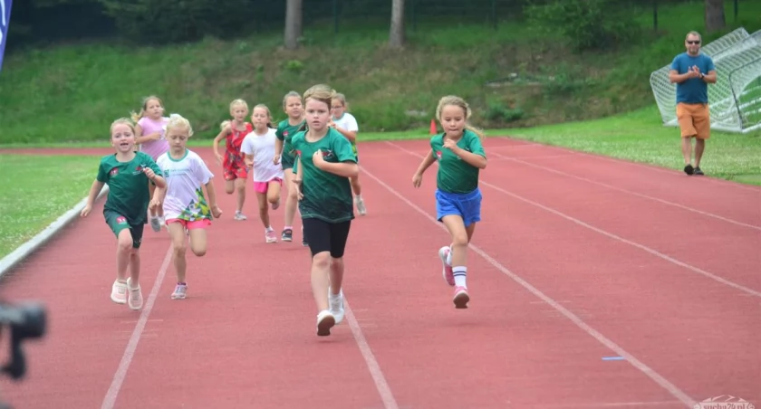 (VIDEO, FOTO) Suska Piątka 2024 zaczęła się od wyścigów dla dzieci