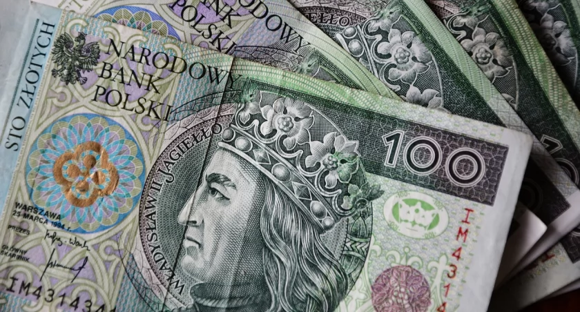 Zgubione pieniądze czekają na właściciela w makowskim komisariacie 