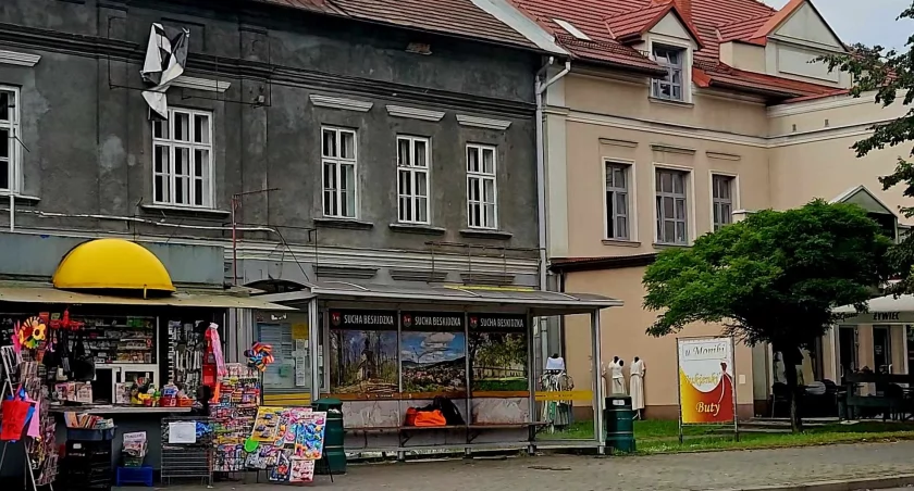 Piją, palą i śmiecą. Dzielnicowi mają zrobić z tym porządek 