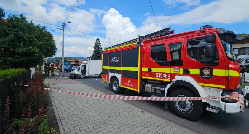 Niewiele mógł już zrobić! Trafił w słup (aktualizacja)