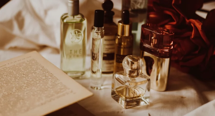 Zapach wakacji – jakie perfumy wybrać na wakacyjny wyjazd?