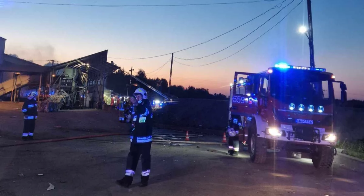 Wielki pożar składowiska odpadów! W akcji strażacy z powiatu suskiego 