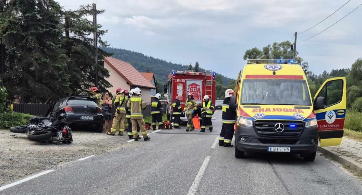 Zderzenie samochodu osobowego i motocykla w Budzowie