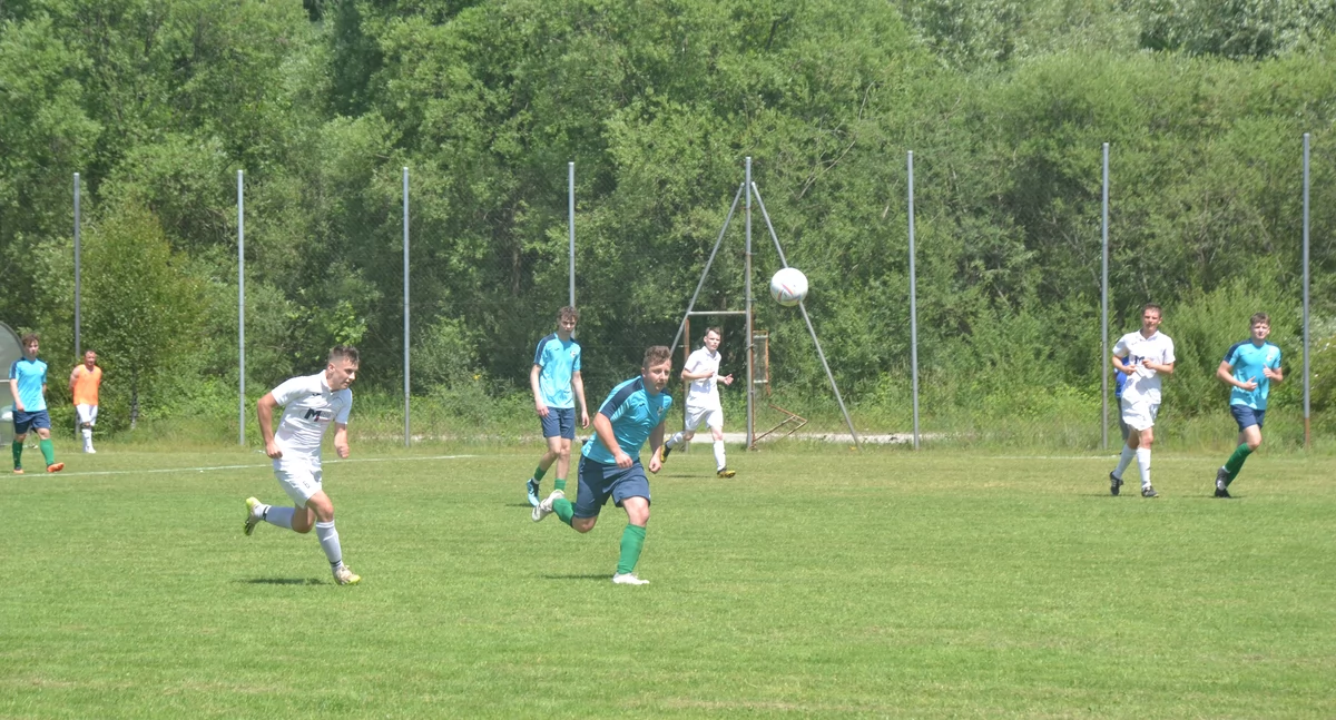 B-KLASA: Świt prowadził do przerwy 4:0 i nie wygrał, Halniak II prowadził 2:0 i też nie wygrał, Błyskawica 0:1 i też bez trzech punktów