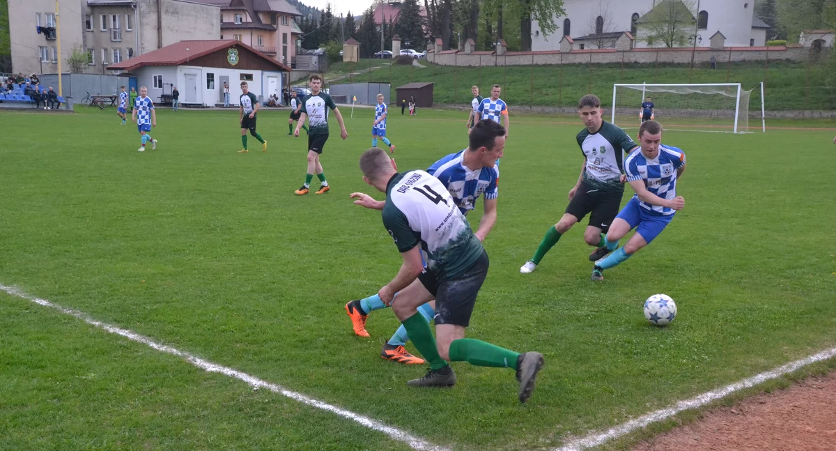 A-KLASA SUSKA: Sensacja w Sidzinie, Dąb ogrywa Halniaka. Strzelec na piątkę. Lachy zaczęły od wygranej, Garbarz miał mniej szczęścia