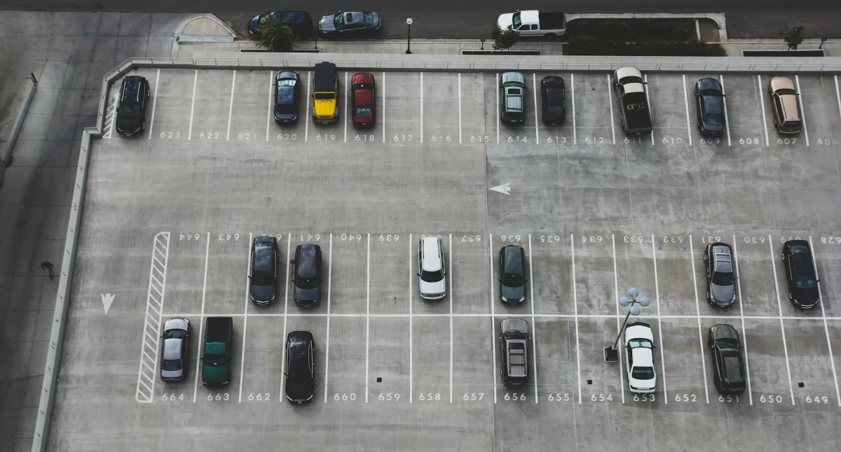 Systemy parkingowe Wrocław – najlepsza ochrona parkingu
