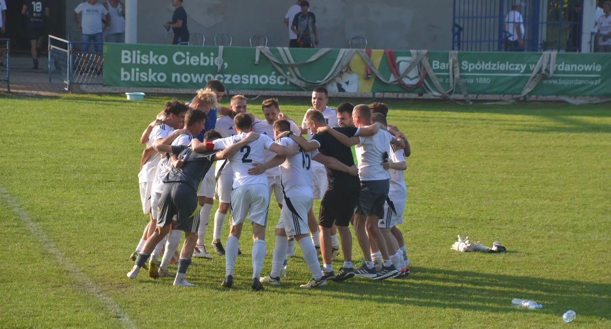 V-LIGA ZACHODNIA: Pokaz ofensywnej gry Tempo. Bagaż czterech goli dla spadkowicza z IV-ligi