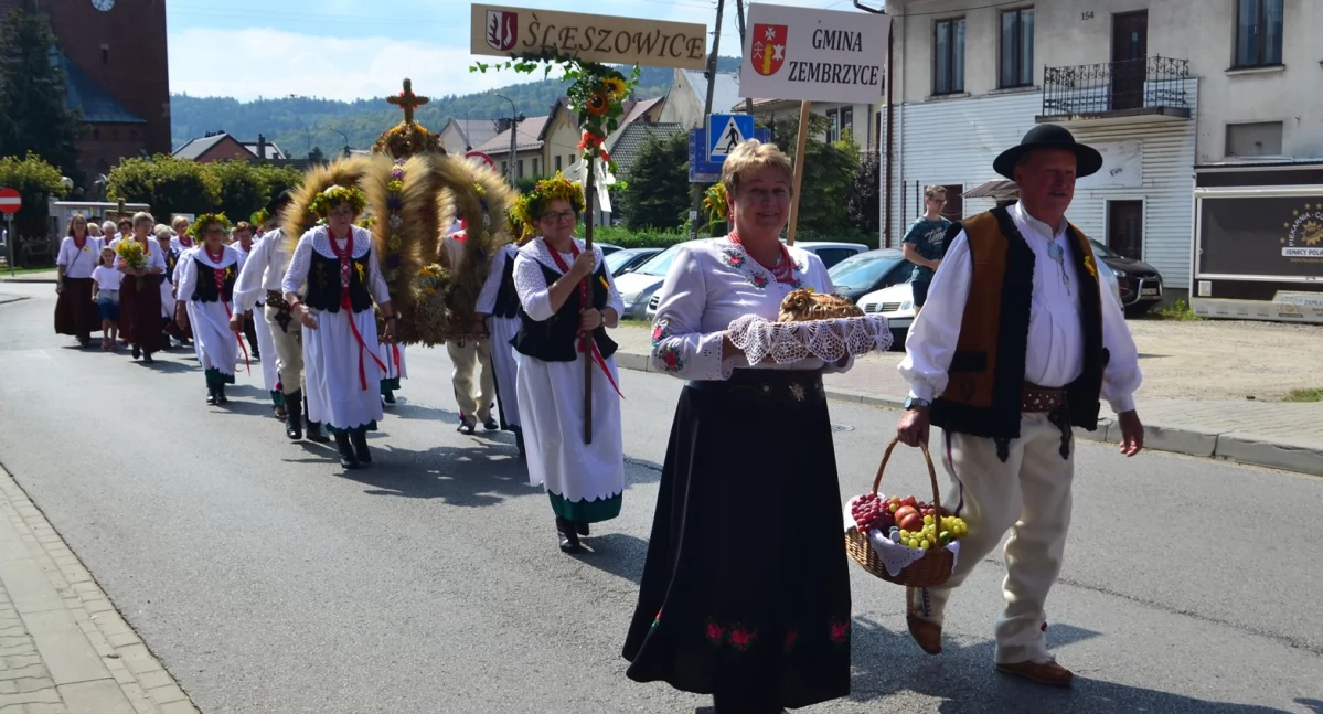 Powiatowe dożynki w Zembrzycach (zdjęcia i video)