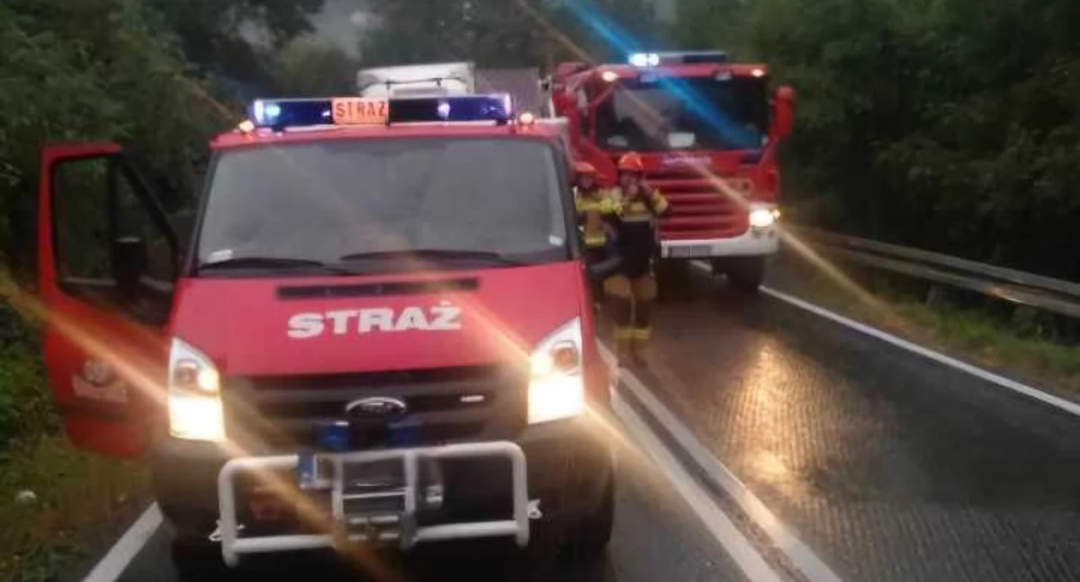 Wypadek na drodze 956 pomiędzy Palczą a Harbutowicami – droga zamknięta