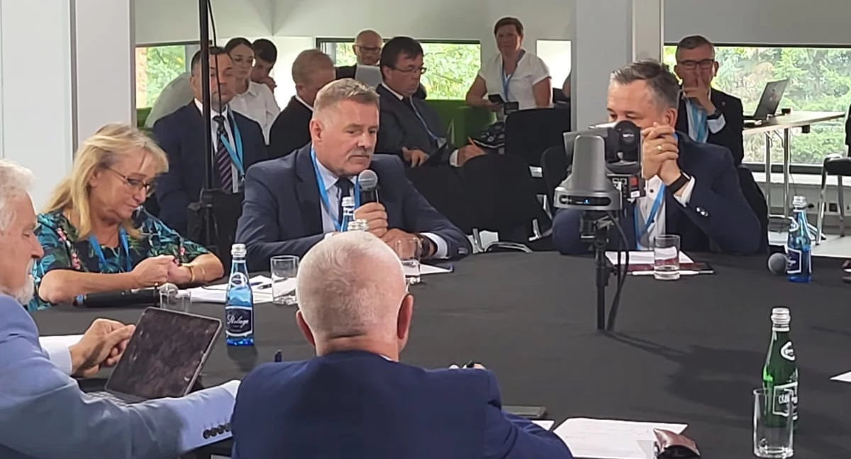 Burmistrz i sekretarz Jordanowa usiedli do okrągłego stołu! O czym debatowano?