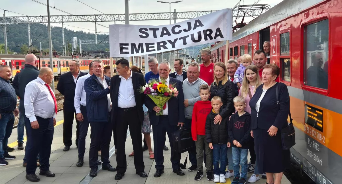 Maszynista Andrzej Bachorczyk ze Stryszawy dojechał do stacji emerytura