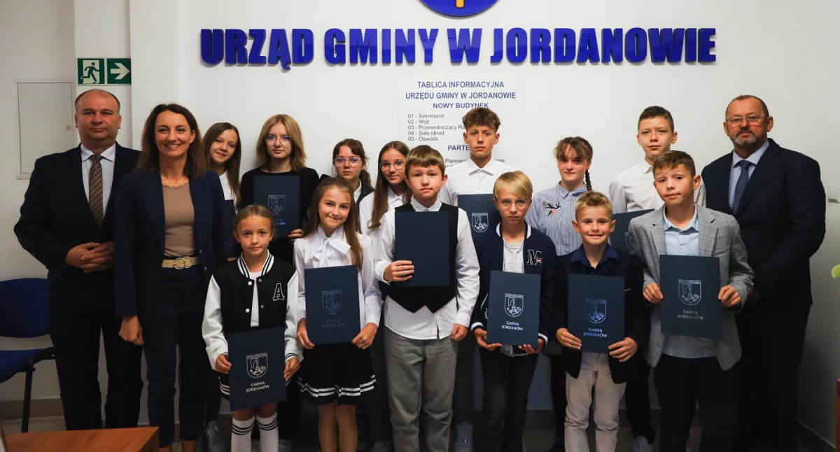 Wójt nagrodził uzdolnionych uczniów 