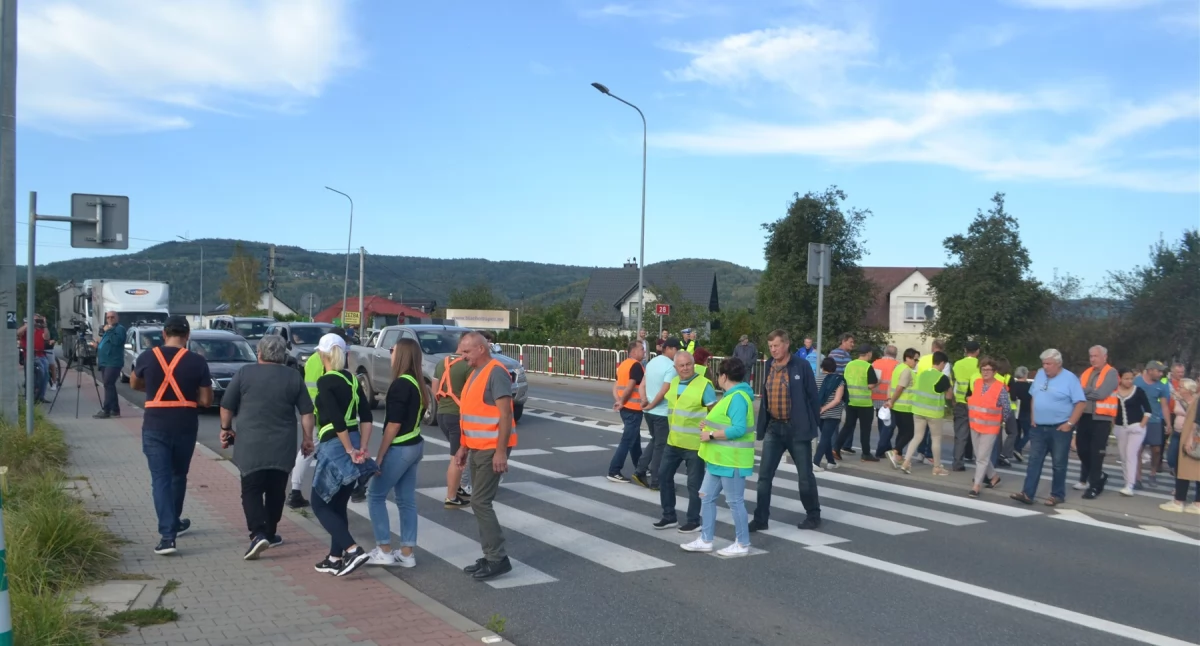 Protestujący zablokowali drogę krajową 28 w Białce (zdjęcia i video)