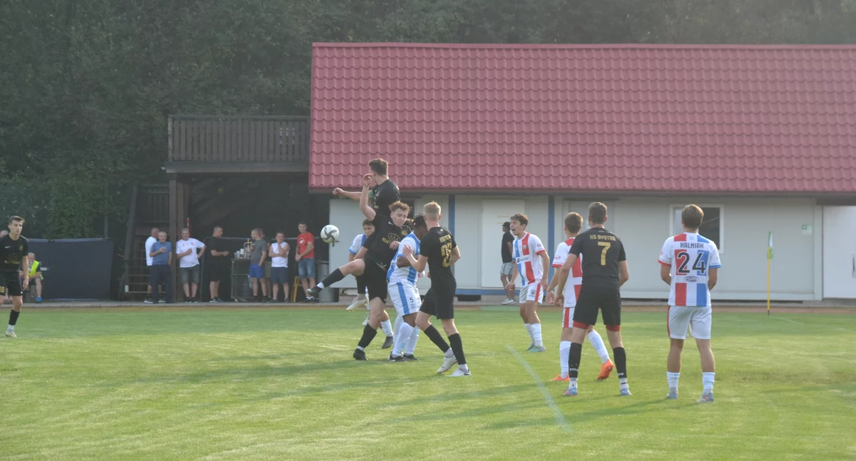 A-KLASA SUSKA: Derby dla Halniaka i Strzelca. Skuteczny jak Jałowiec. Czarna passa Skawicy trwa