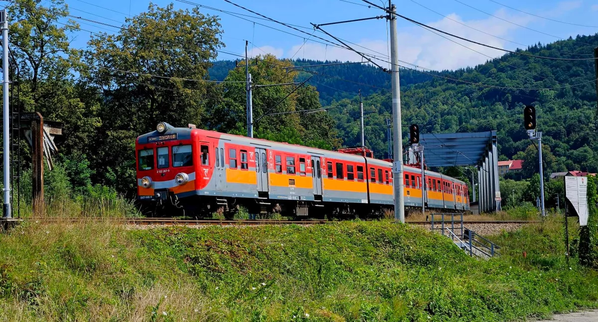 Kolej marginalizuje powiat suski! Pociągi z Krakowa do Zakopanego ominą nasz region!