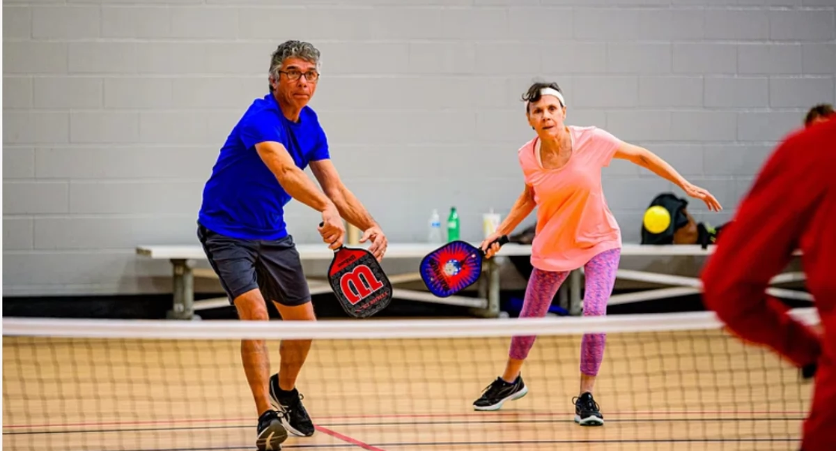 Pickleball – nowy król kortów? Wszystko, co musisz wiedzieć o tej dynamicznej grze
