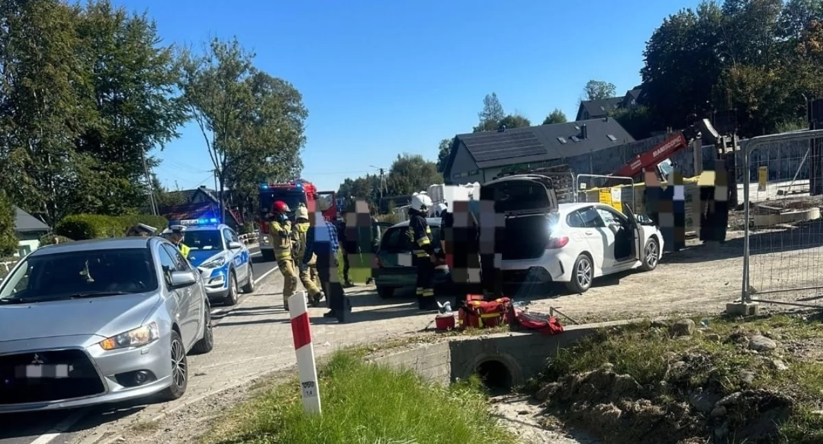 Wypadek drogowy w centrum Zawoi  