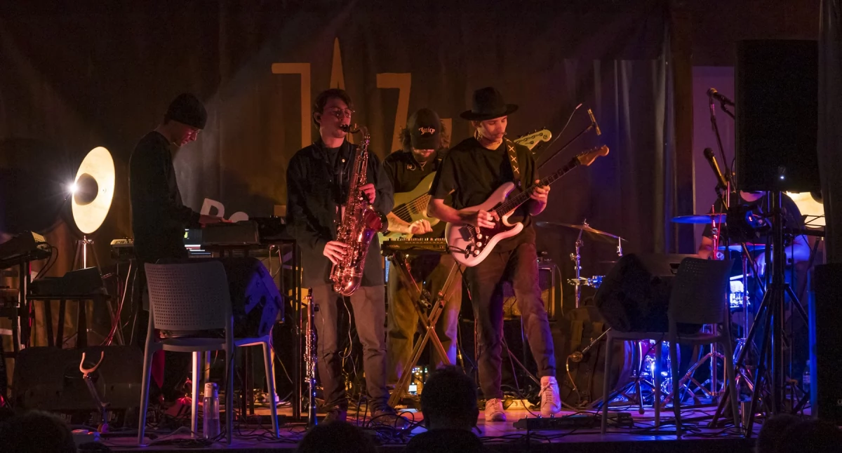„Potknij się o Jazz” – jazzowa uczta w sercu Suchej Beskidzkiej (zdjęcia i video)
